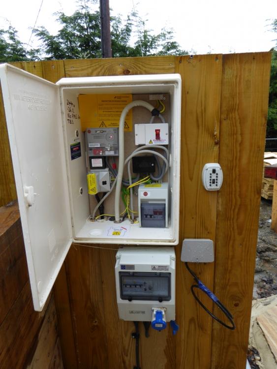 57457257ca604_Meterboxwiring.thumb.jpg.8d9be710acb6170358bfc9f6276f2d33.jpg