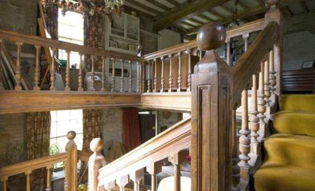 generous-staircase.jpg.1478ab565a45a08da1681809aed3bca2.jpg