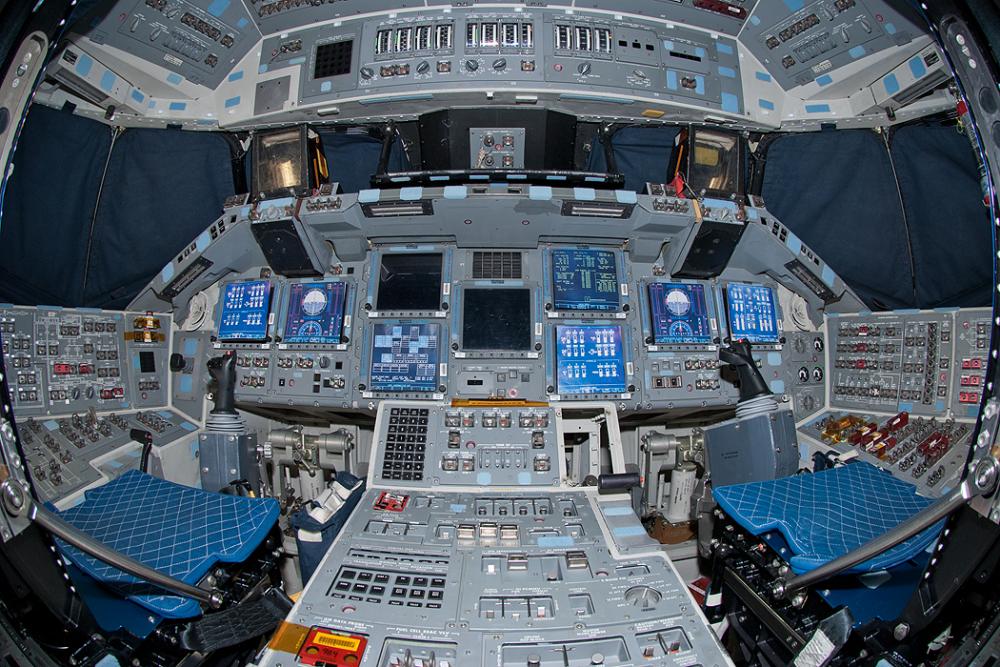 Discovery_Flight_Deck_5.thumb.jpg.34dc09afc93d8efb07c3641123300d43.jpg