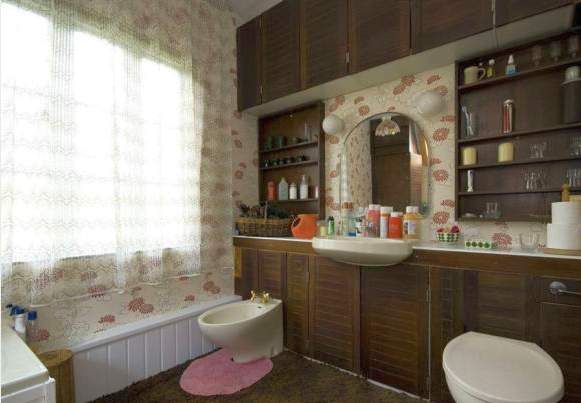 hh-bathroom.jpg.720b2337a208df4ca1c6e7423eb0d68d.jpg