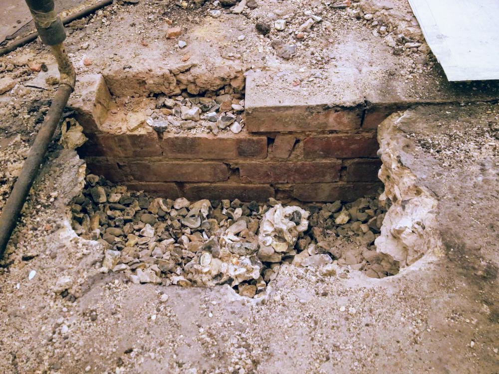 hole_with_stones.jpg