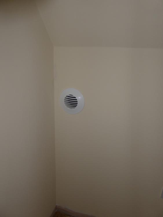 5a001e7cdd396_BedroomMVHRvent.thumb.JPG.12e1fcbc8248a0b01e57309d1a5d9dbc.JPG
