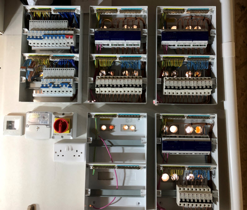 Electrics.jpg.16a51d31ba9341f5ecb53569beaef619.jpg