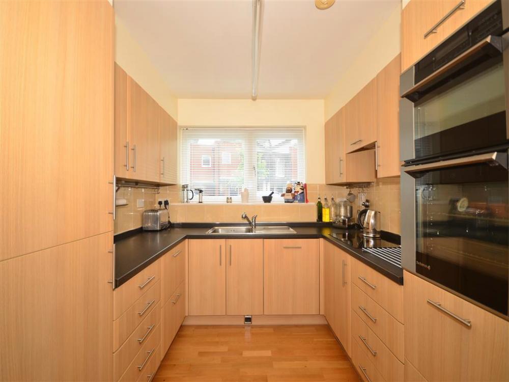 5ab600397dfde_HouseKitchen.thumb.JPG.3d1b8616671ff1d5815525bd882e7d62.JPG