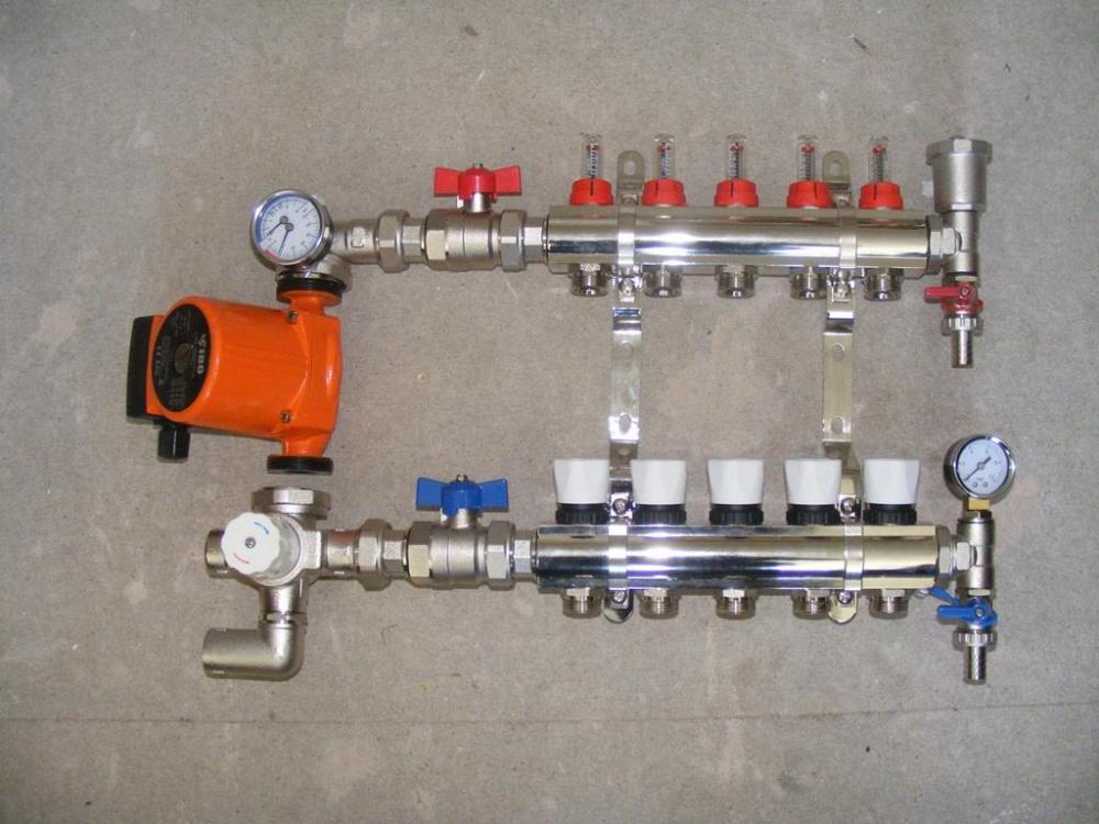 UFH_Manifold.thumb.jpg.b86b15b113c41aa63510d0b6a9d5852f.jpg