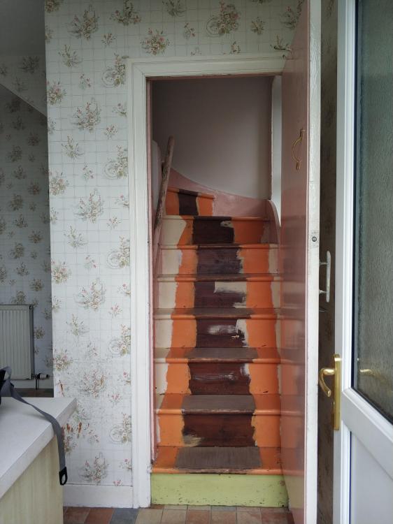staircase_from_bottom.thumb.jpg.3d53ff53e4687d7d64cb1bcade853564.jpg