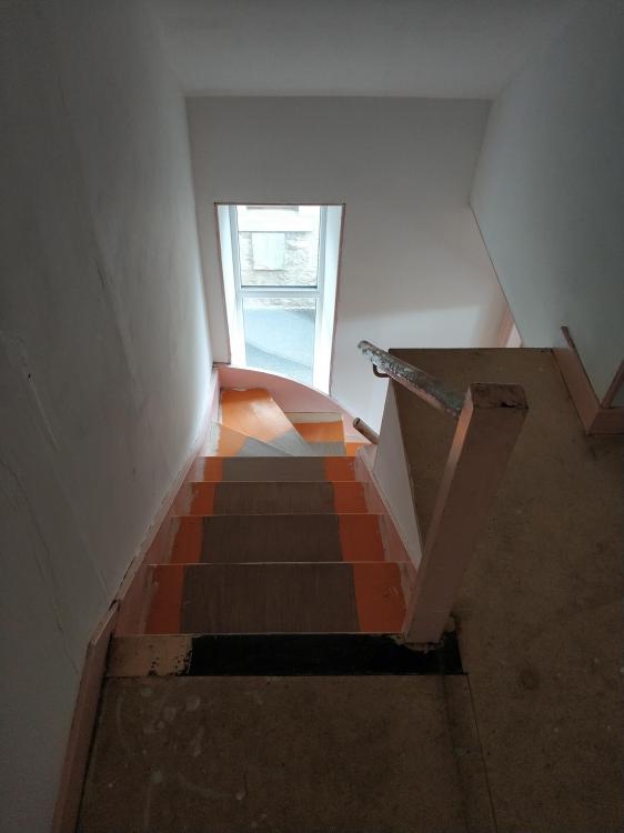 staircase_from_top.thumb.jpg.13aaf01a5d6b5e70da3cf4297fcbf679.jpg