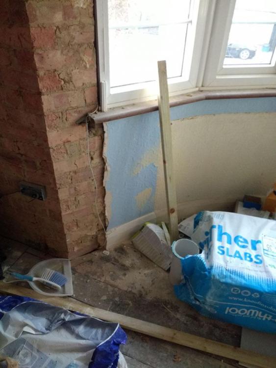2127704558_Upstairsbrickwork.thumb.jpg.b4b0cd95b6635ede14eb0e7ca8d3a96a.jpg
