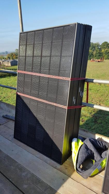 464831120_solarpanels.thumb.jpg.e6f4c3c7f6ca8215207e680f9b9c488f.jpg