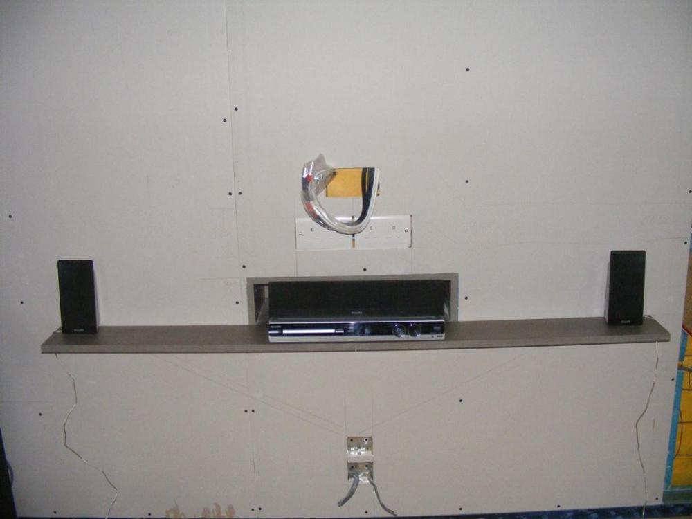 tv_shelf_3.thumb.jpg.cf168b40973ffda047bcf764f1745b5f.jpg