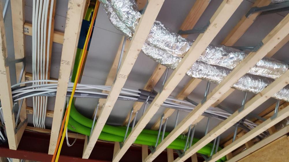 260993788_Insulatingceilingpipes.thumb.jpg.d5408013f8930af7b91e5da44f988329.jpg