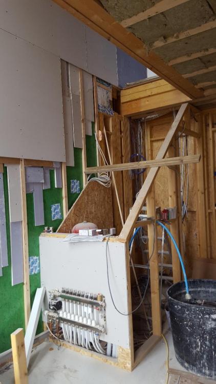 1659648899_Boardingthestairwell.thumb.jpg.1ecb4107eeecd58a7bca8083f5e5566a.jpg