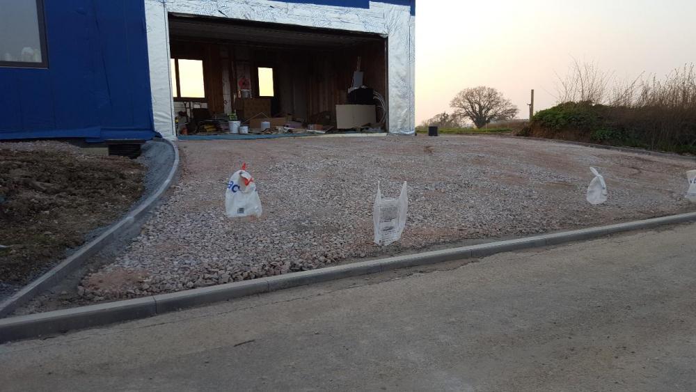 971147744_Drivewaystonefinished.thumb.jpg.3c9f5e53c4ab6c793549ac0942e1078c.jpg