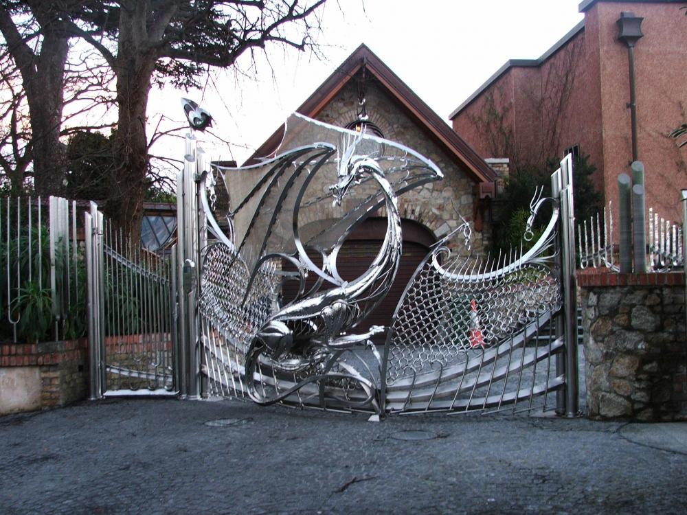 dragon_steel_gate_980761_o.thumb.jpg.30728cbbf98b7c5317e8769798209222.jpg