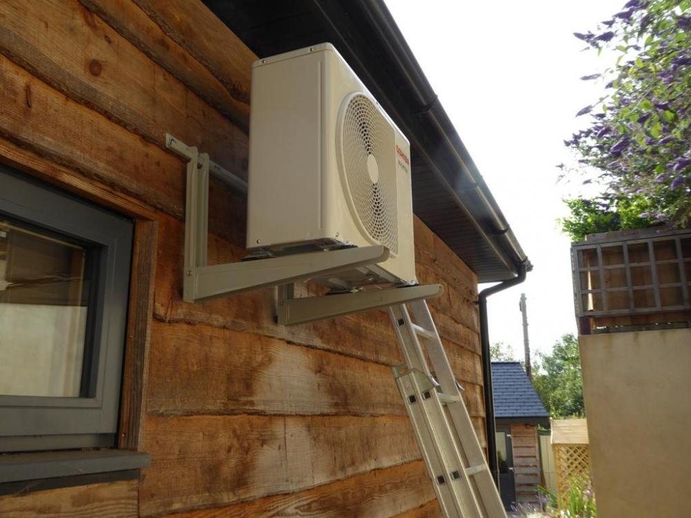 869914843_Airconoutdoor.thumb.JPG.3fd410dcf5c3dd96f3e9dc43bb163875.JPG