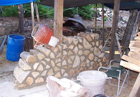 cordwoodmasonryinprocess_570330e71772ebf9f395ac266e0f631f.jpg.e8c17ad3193a6318b5f9df5d736b815b.jpg
