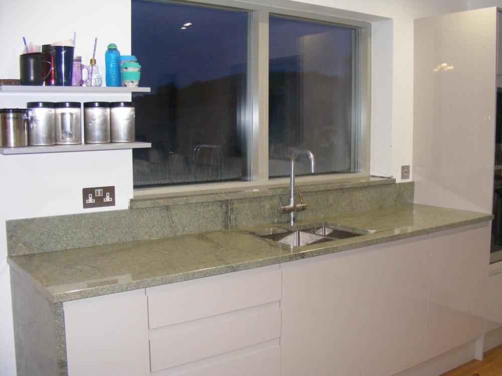 stone_worktop_1.thumb.jpg.a2bd93c9d1c79104aefc64f0801f64fd.jpg