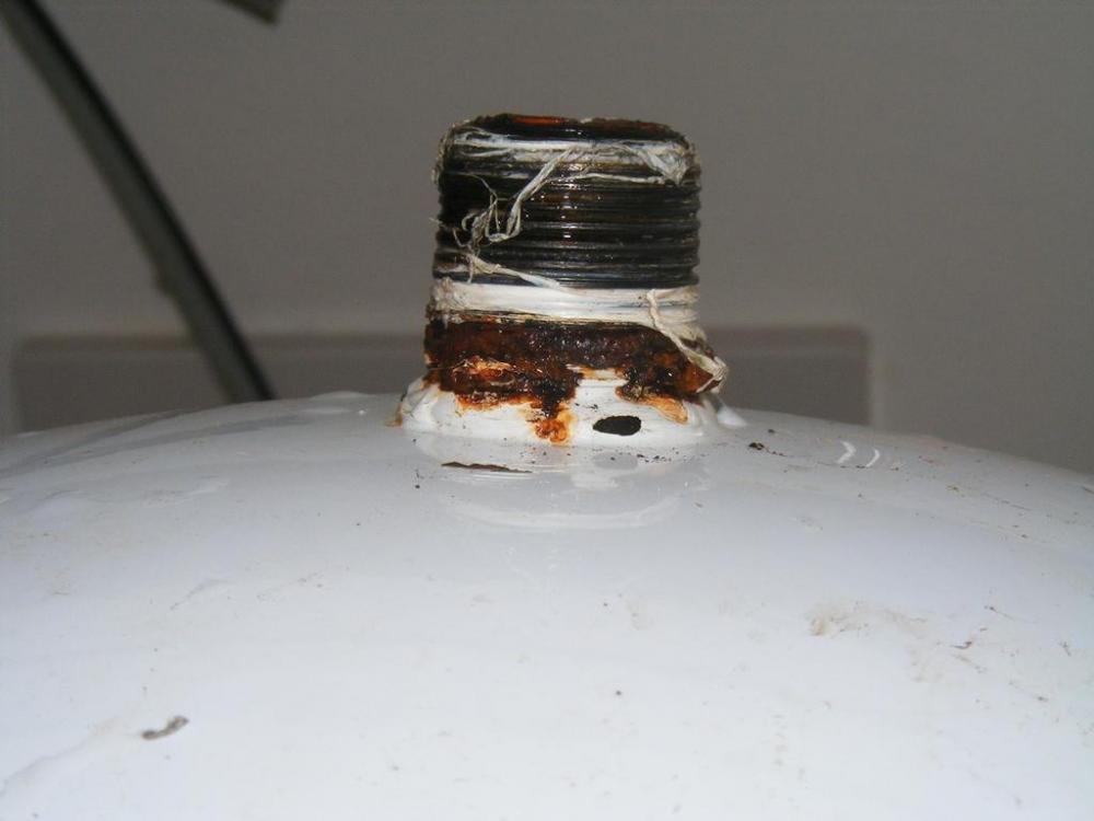 leaking_vessel.thumb.jpg.d920d40810469f516ba234ad79a9355a.jpg