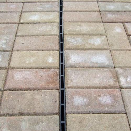 aco-brickslot-channel-drain-installed-long-13908-4.jpg.73be17657f7c8fc540c611790543b37b.jpg