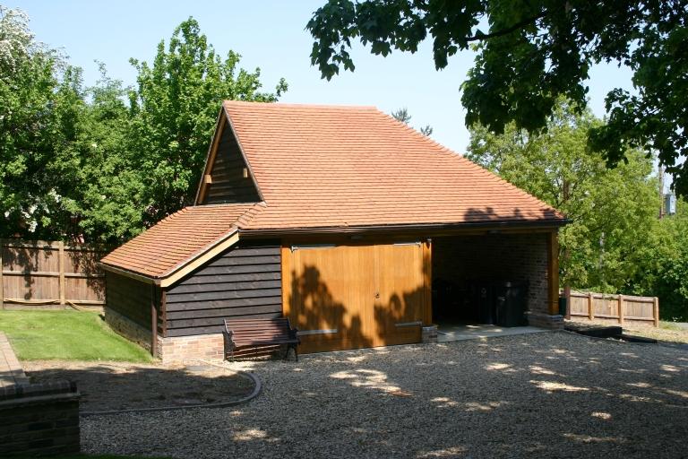 Garage.jpg.9e5417906b3e258eb3b8b74f8c053d54.jpg
