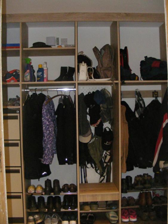 coat_shoe_rack.thumb.jpg.1052b015d09266edac3d608915544b32.jpg