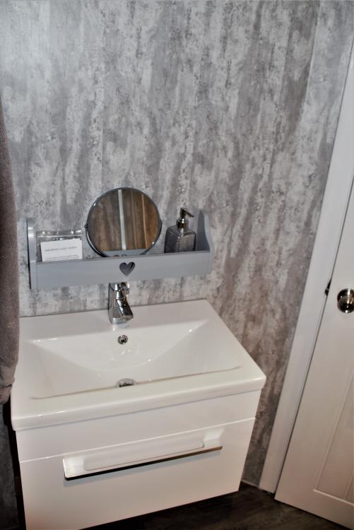 bath02.thumb.jpg.f7e2c4ba32e6695ecdfcb2380844952e.jpg
