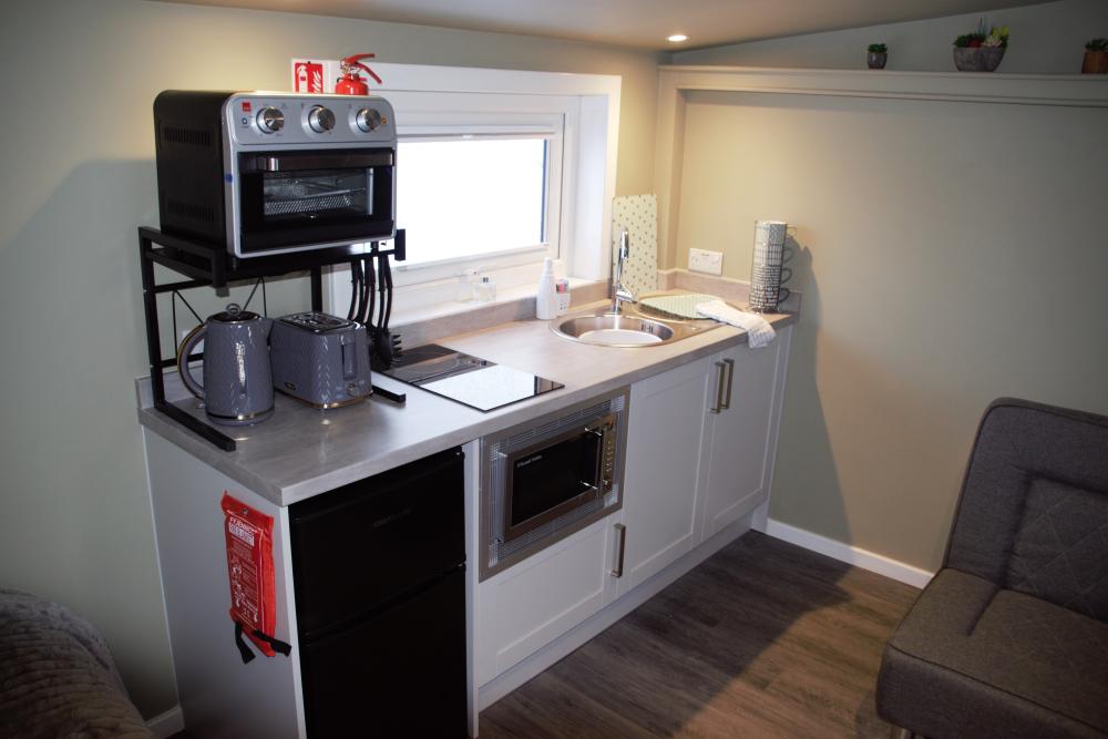 cabininterior_Kitchen.thumb.jpg.3b6ee775865b37af4bd5a1e1c6507f25.jpg