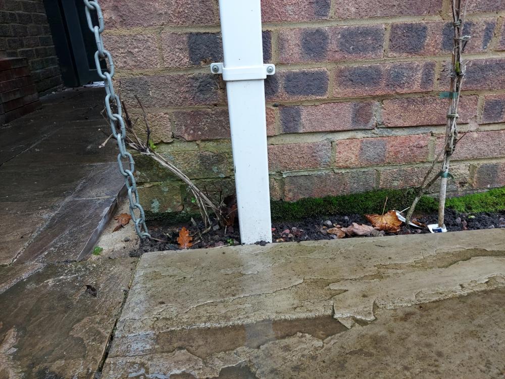 damp1.thumb.jpg.0ae97f5349814bbcc57c7569746b4d9e.jpg