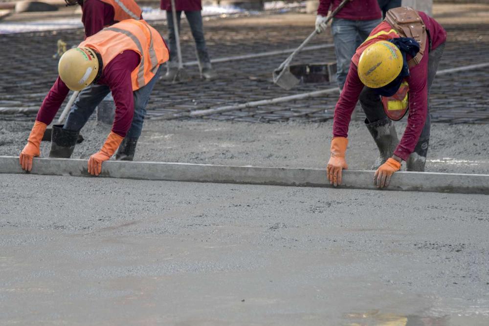 construction-worker-troweling-wet-concrete-on-a-top-of-concrete-floor-slab-new-construction-site-938656484-9c4e0eb8b08e4cf1b5359a0663f0cc5d.thumb.jpg.5626e724b19112289e0697ac61ba3bcf.jpg