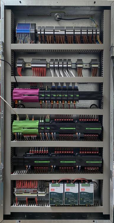 Loxone 6-rail.jpg