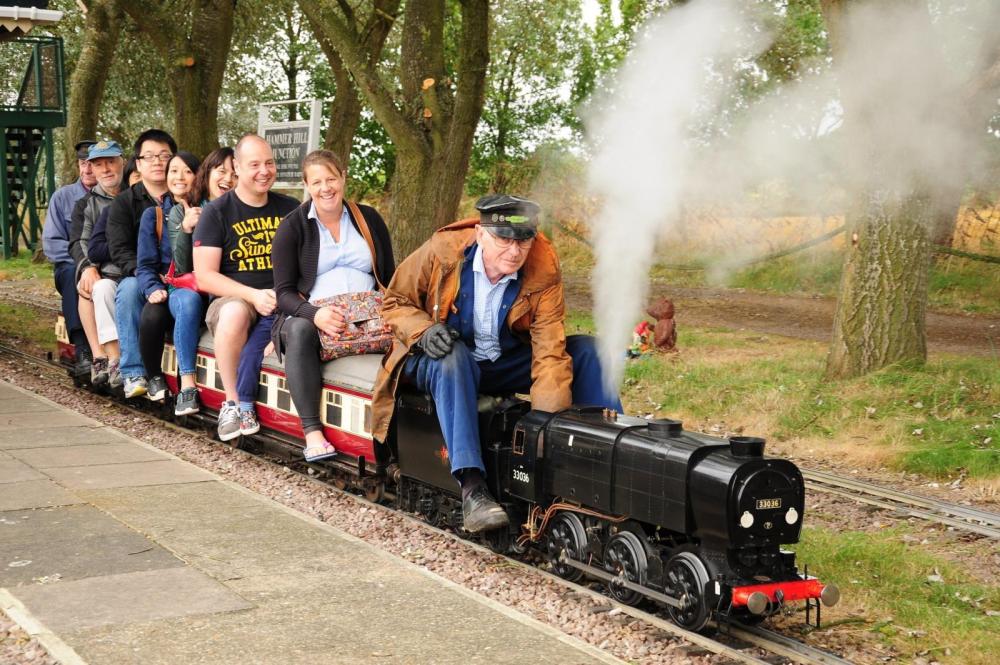 36370-summerfields-miniature-railways-bedford-01.jpg