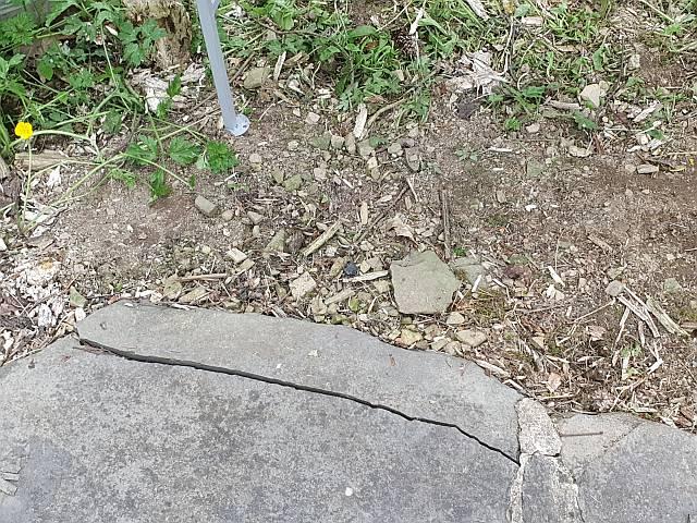 3pergolastonehascracked.jpg.ce8b3e5b9e3f19d640f05b0e41b87193.jpg