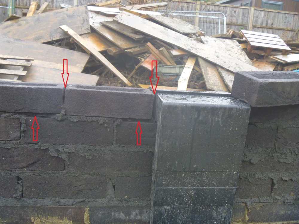 missing mortar bricks not parallel 2412 081224 SS 038.jpg