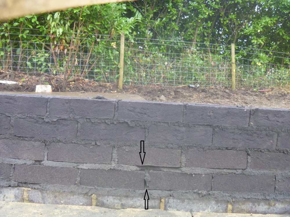 missing mortar outside leaf 2 2412 081224 SS 039.jpg