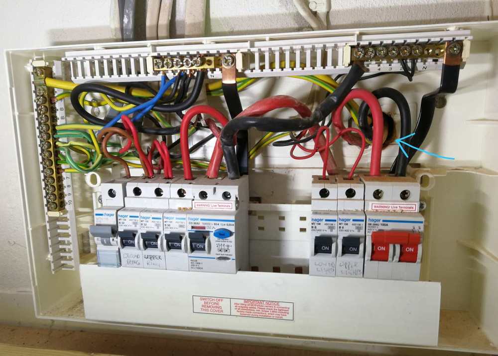 second-fuse-box.thumb.jpg.164a85cc06bc9612bc062afc06fe7c2f.jpg