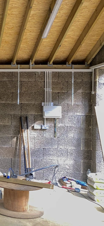 Garage consumer unit (cropped image).PNG