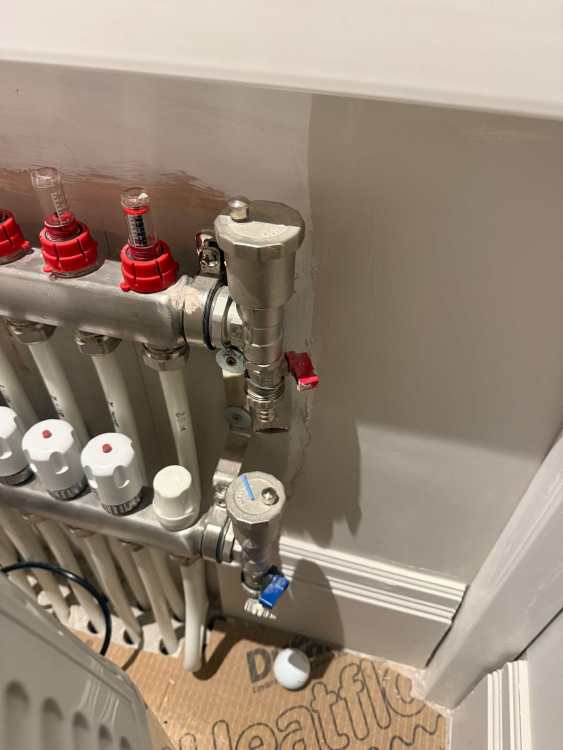 UFH Manifold Air Vent.jpg