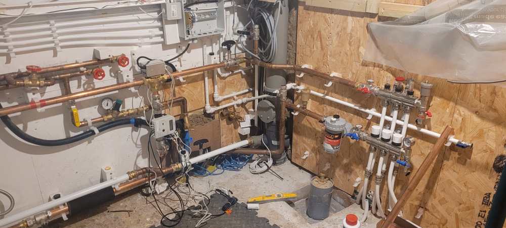 PipeworkImageduringheatpumpinstall.thumb.jpg.f00a38f8c317970fb4d077e945775147.jpg